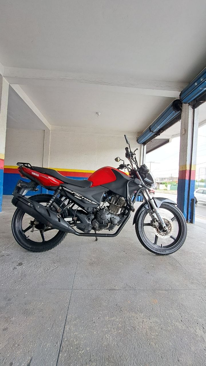 YAMAHA YBR 150 FACTOR ED LATERAL DIREITA 